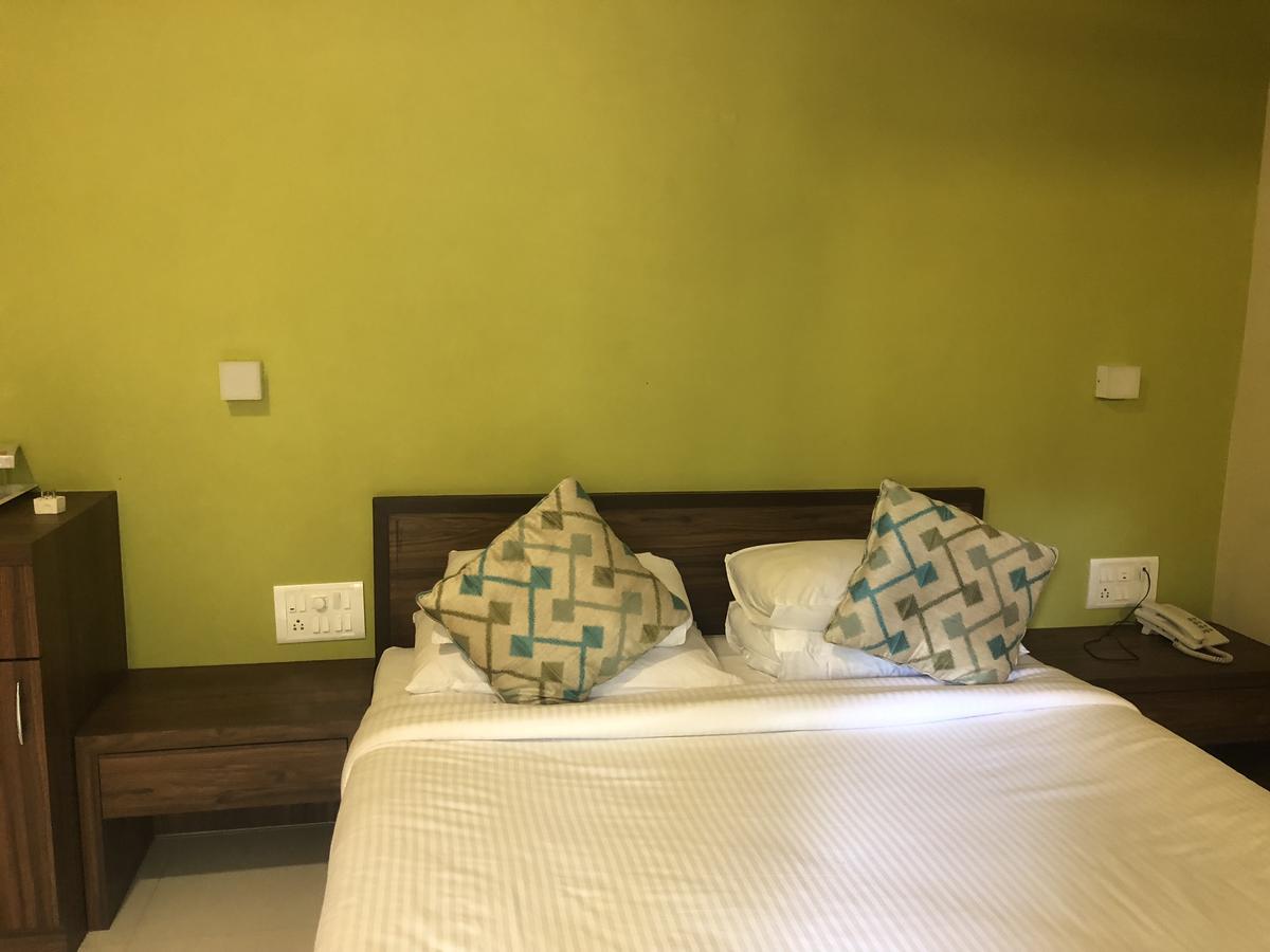 Hotel Coco Goa Arpora Exterior foto
